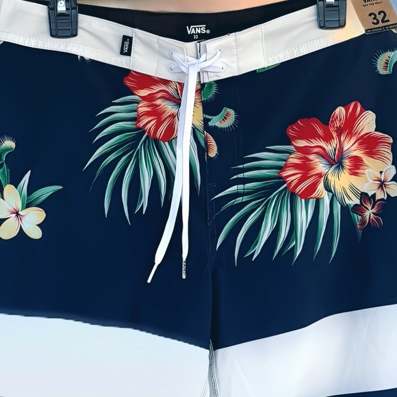 VANS of The Wall Men’s Hawaiian Floral Board Shorts
Size: 32
Condition: New - Picture 3 of 7